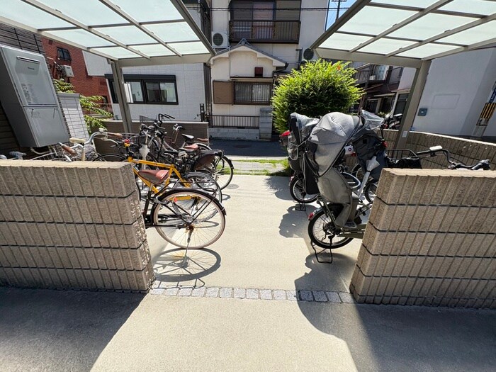物件外観写真4　(駐輪場)