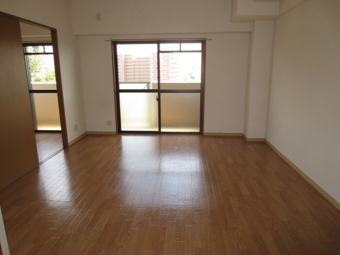 物件内観写真4　(居室)