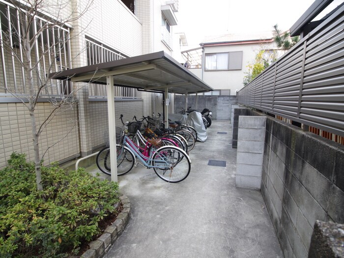 物件外観写真4　(駐輪場)