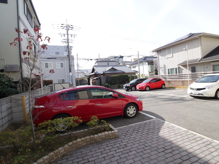 物件外観写真6　(駐車場)