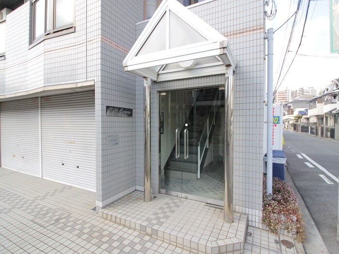 物件外観写真6　(エントランス部分)