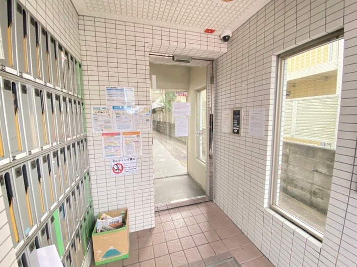 物件外観写真3　(エントランス部分)