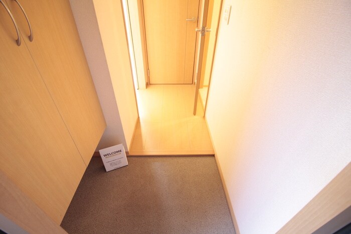 物件内観写真13　(玄関)
