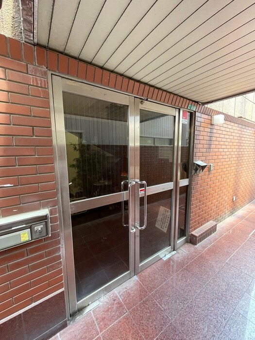 物件外観写真5　(エントランス部分)