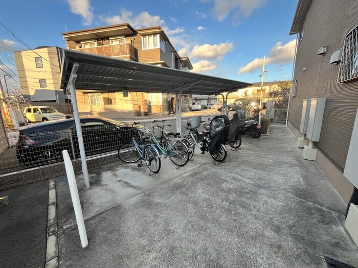 物件外観写真6　(駐輪場)