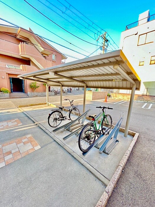 物件外観写真4　(駐輪場)