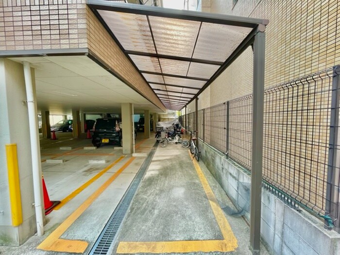 物件外観写真4　(駐輪場)