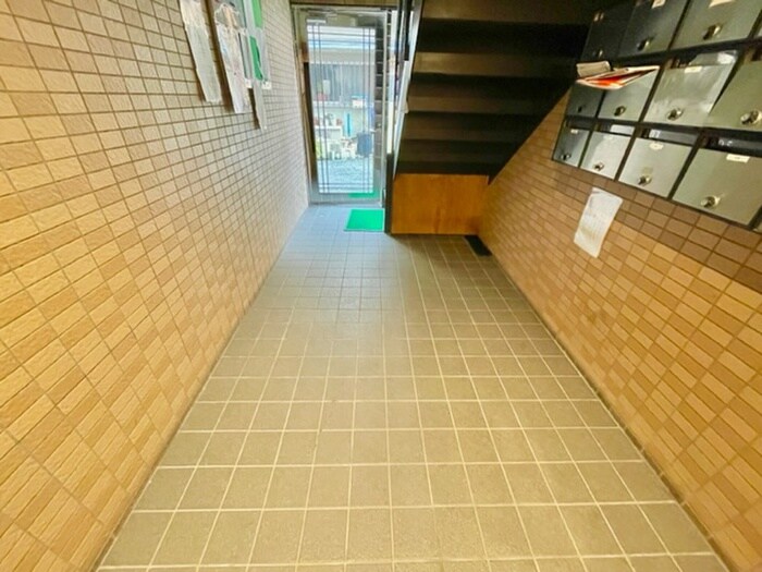 物件外観写真5　(エントランス部分)