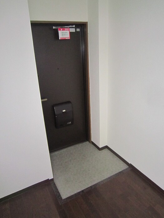 物件内観写真12　(玄関)