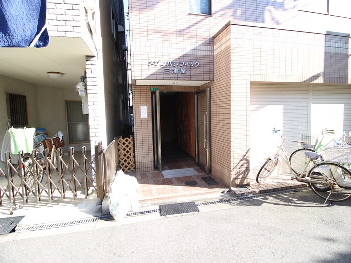 メゾンパシフィック三津屋のエントランス部分