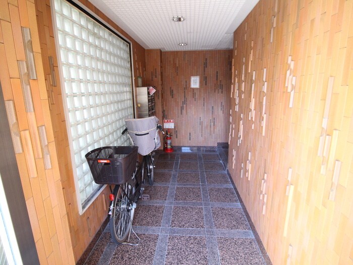 メゾンパシフィック三津屋のエントランス部分