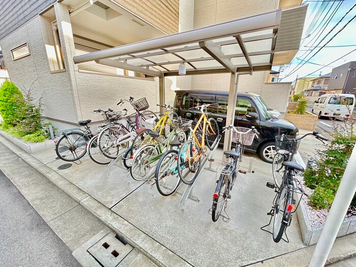 物件外観写真4　(駐輪場)