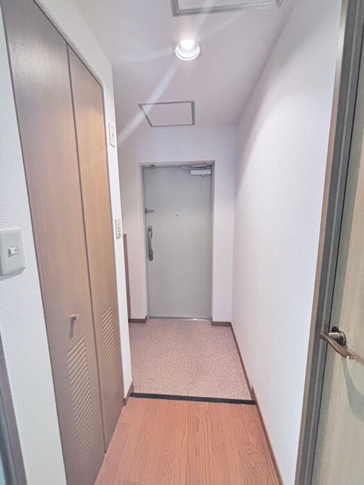 物件内観写真14　(玄関)