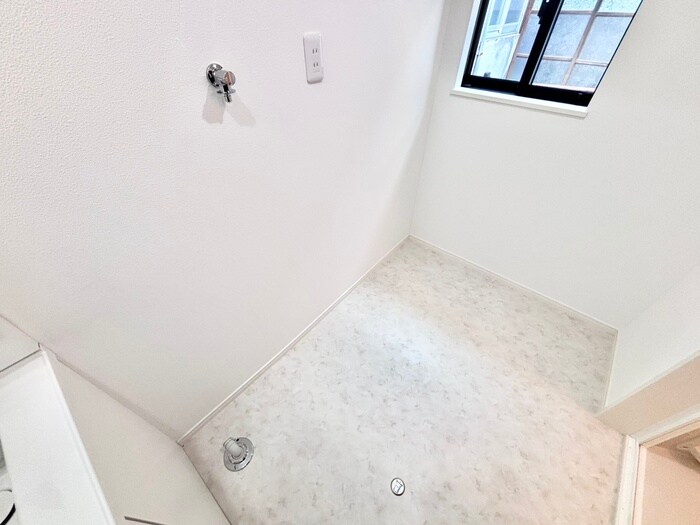 物件内観写真15　(洗濯機置場)