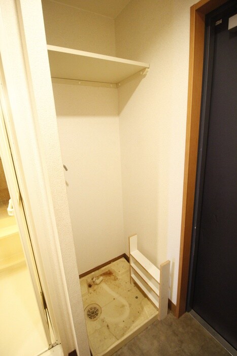 物件内観写真17　(洗濯機置場)