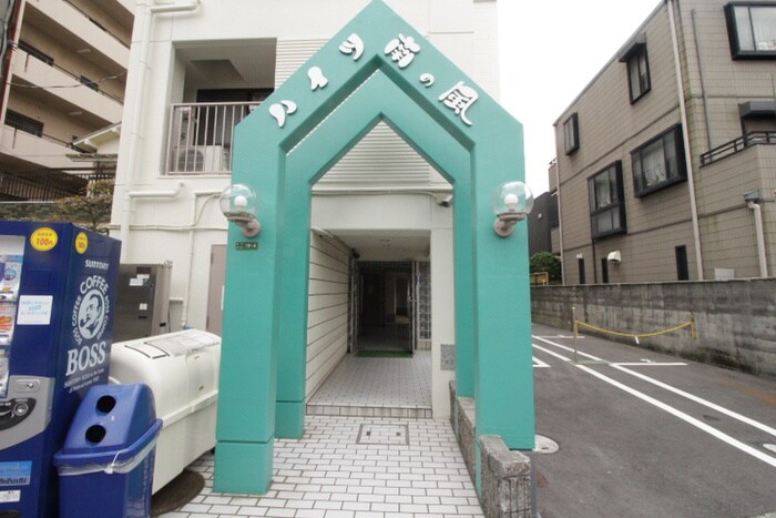 物件外観写真2　(エントランス部分)