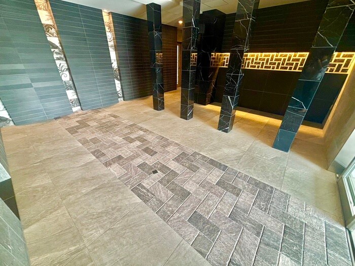 物件外観写真4　(エントランス部分)