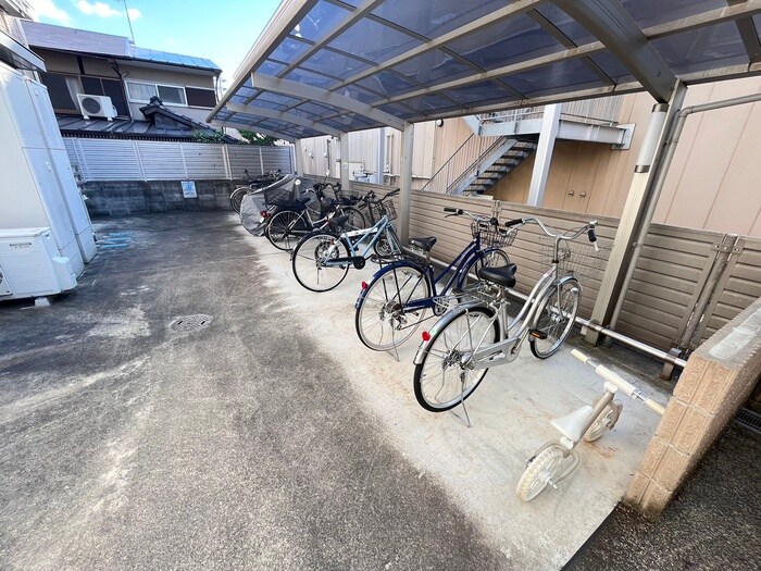 物件外観写真3　(駐輪場)