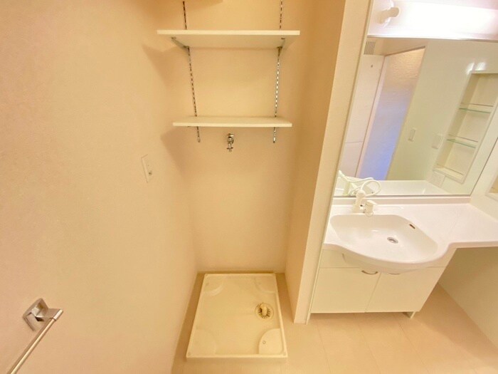 物件内観写真15　(洗濯機置場)