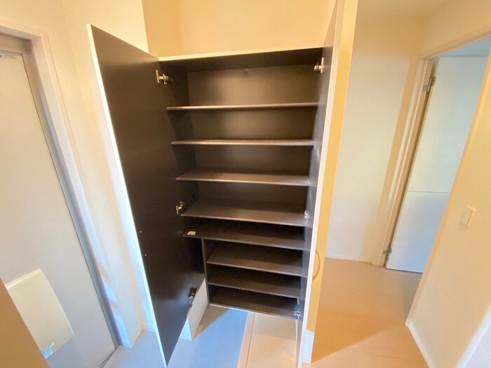 物件内観写真16　(玄関)