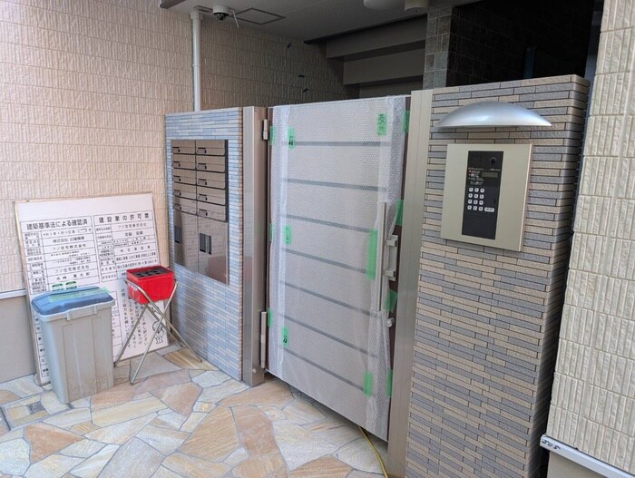 物件外観写真2　(エントランス部分)