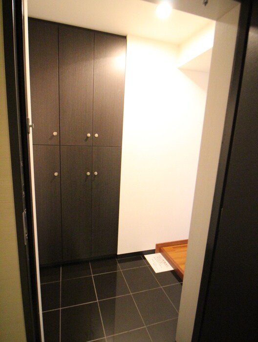 物件内観写真11　(玄関)
