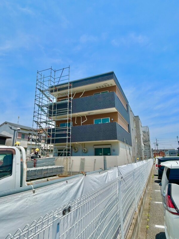 建築中