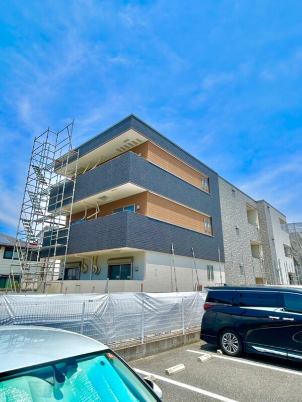 建築中