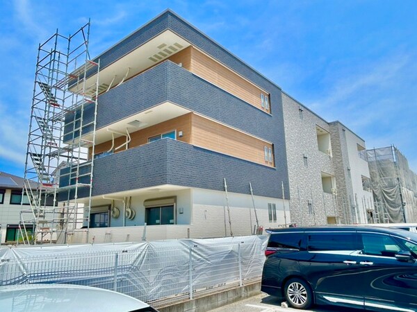 建築中