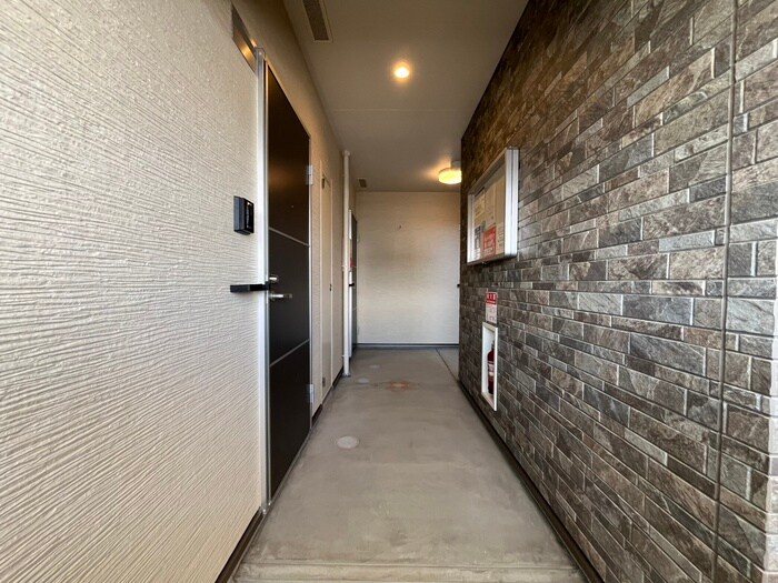 物件外観写真4　(エントランス部分)