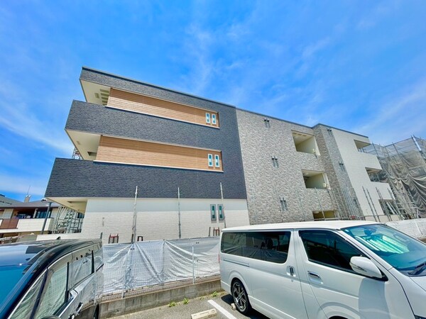 建築中