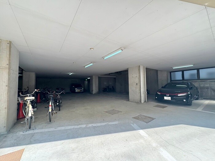 物件外観写真2　(駐車場)