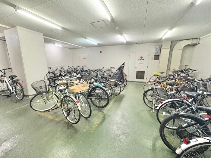 物件外観写真3　(駐輪場)
