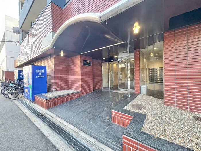 物件外観写真4　(エントランス部分)