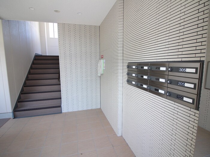 物件外観写真3　(エントランス部分)