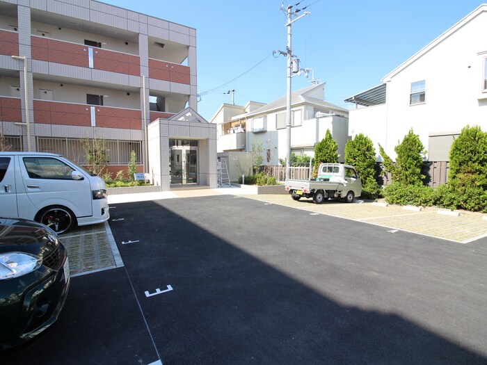 物件外観写真4　(駐車場)
