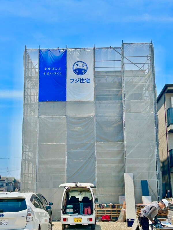建築中