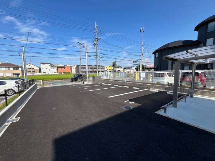 物件外観写真3　(駐車場)