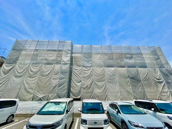 建築中