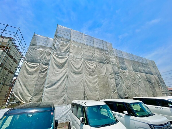 建築中