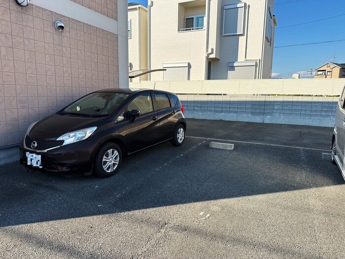 物件外観写真5　(駐車場)