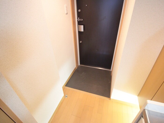 物件内観写真10　(玄関)