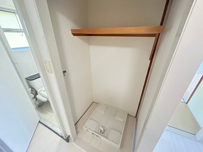 物件内観写真8　(洗濯機置場)