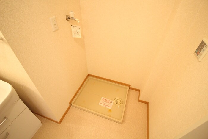 物件内観写真15　(洗濯機置場)