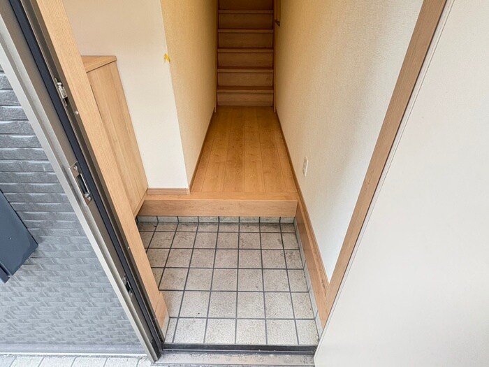 物件内観写真15　(玄関)