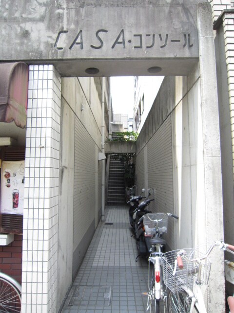 物件外観写真2　(エントランス部分)