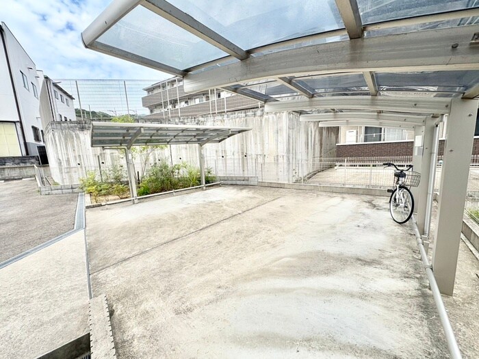 物件外観写真3　(駐輪場)