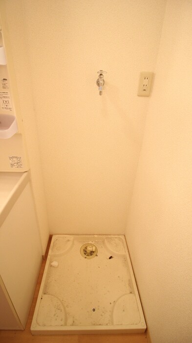 物件内観写真15　(洗濯機置場)