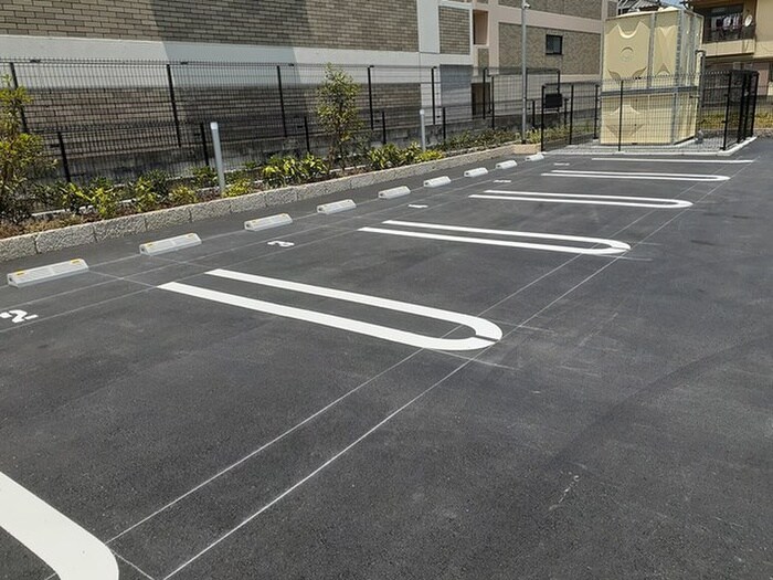 物件外観写真2　(駐車場)