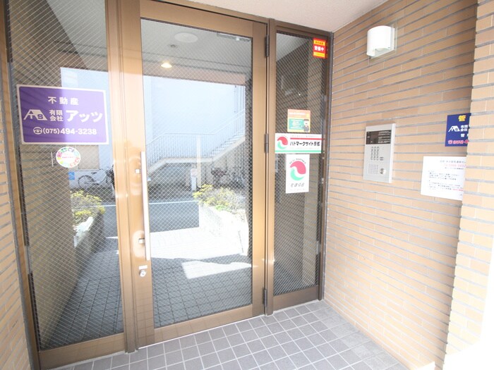 物件外観写真4　(エントランス部分)